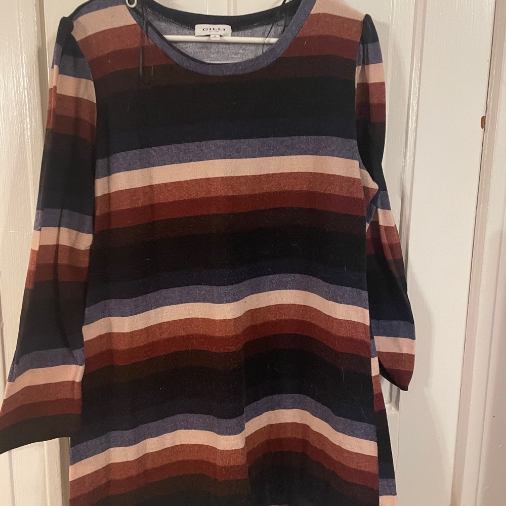 Gilli Navy and White Knit Top
